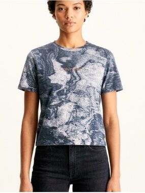 Calvin Klein Blue Marble Boxy
Logo Baby Tee
